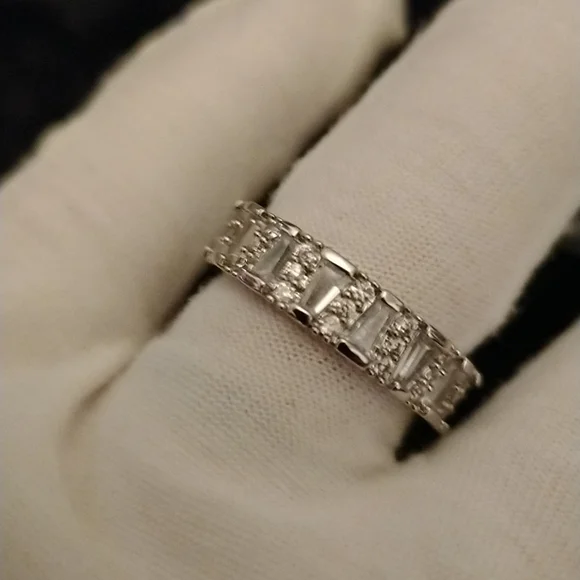 🌺 🌸Gorgeous Silver Diamondelle Eternity Band size 8🌺🌸 - Picture 4 of 5